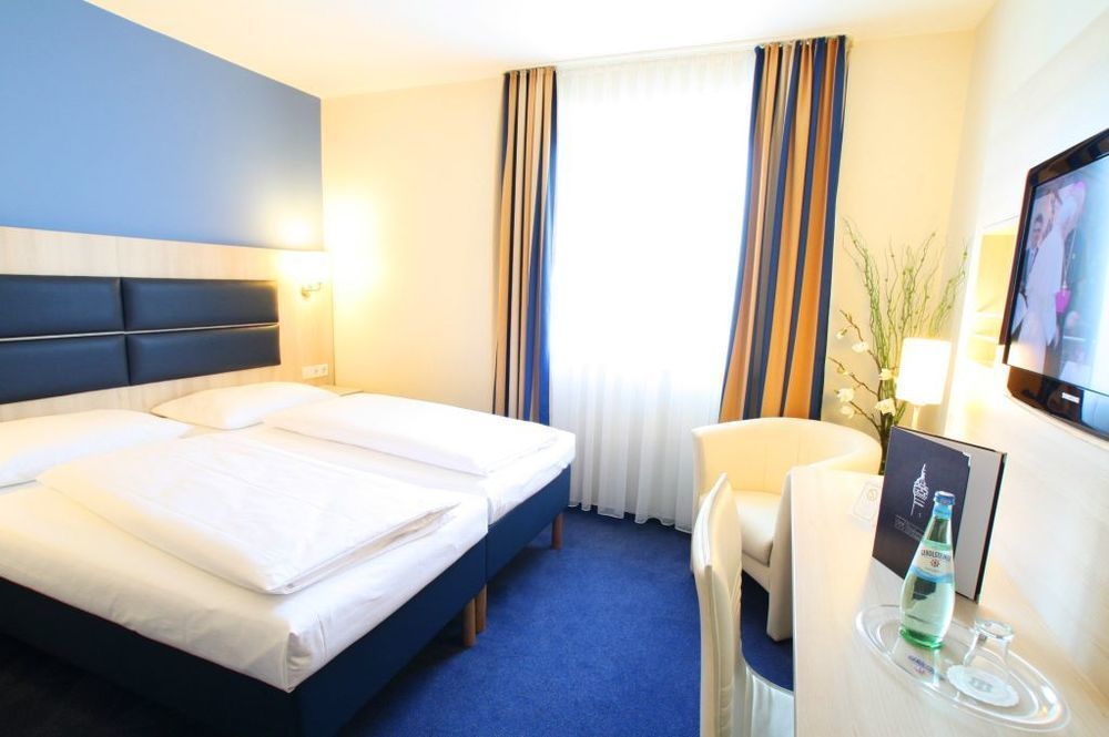 Hotel Roedelheimer Hof - Am Wasserturm Frankfurt am Main ภายนอก รูปภาพ