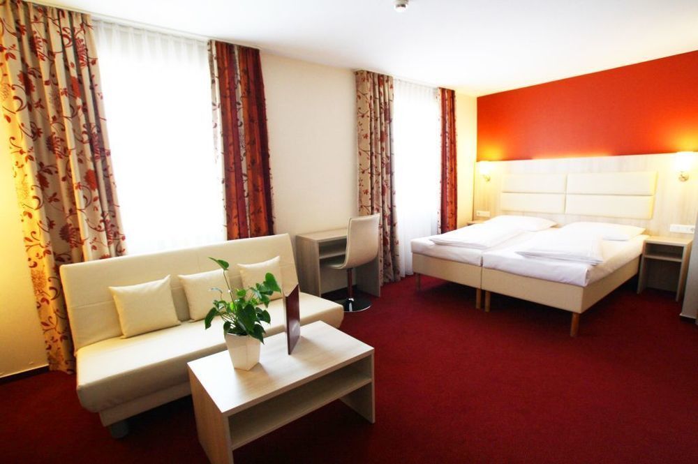 Hotel Roedelheimer Hof - Am Wasserturm Frankfurt am Main ภายนอก รูปภาพ