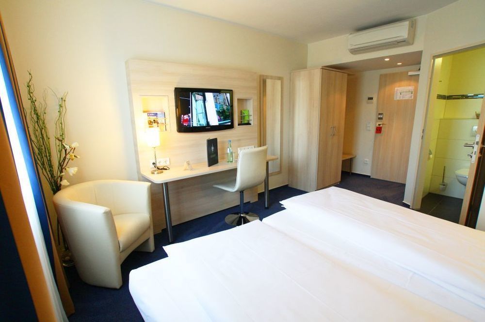 Hotel Roedelheimer Hof - Am Wasserturm Frankfurt am Main ภายนอก รูปภาพ