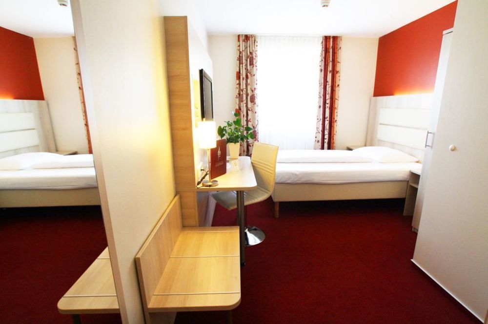 Hotel Roedelheimer Hof - Am Wasserturm Frankfurt am Main ภายนอก รูปภาพ