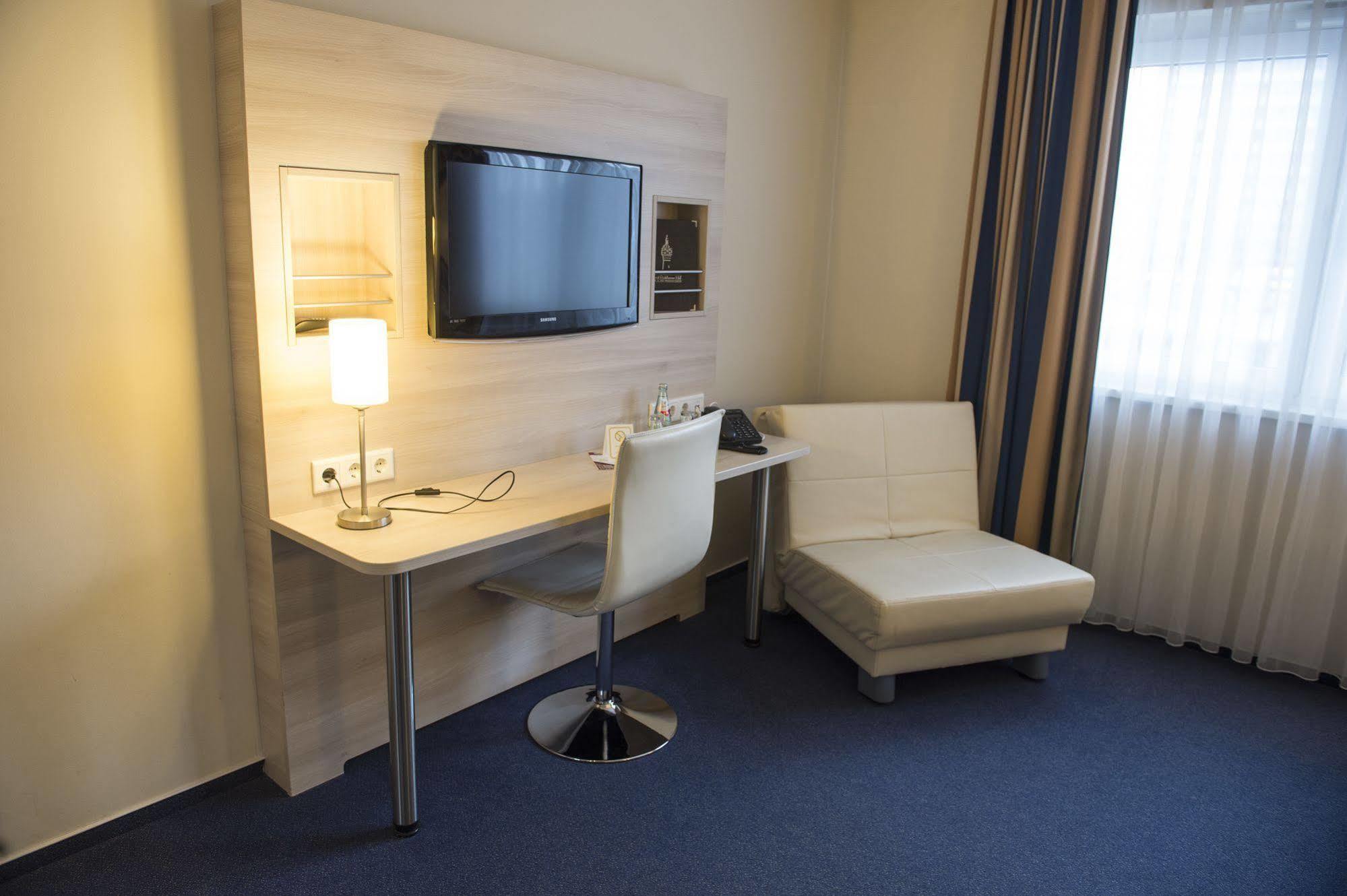 Hotel Roedelheimer Hof - Am Wasserturm Frankfurt am Main ภายนอก รูปภาพ