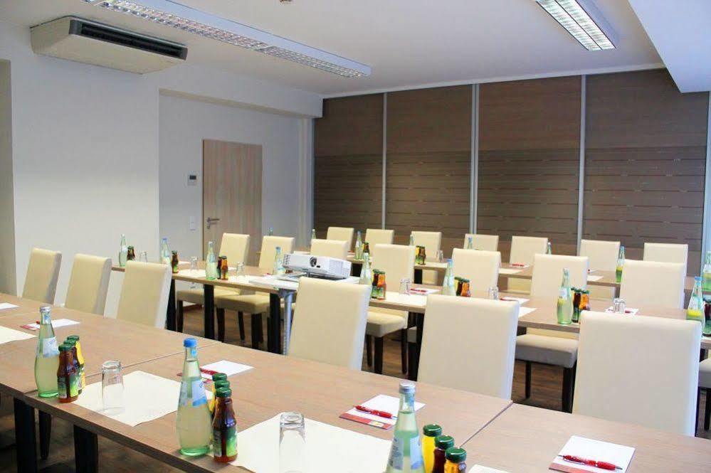 Hotel Roedelheimer Hof - Am Wasserturm Frankfurt am Main ภายนอก รูปภาพ